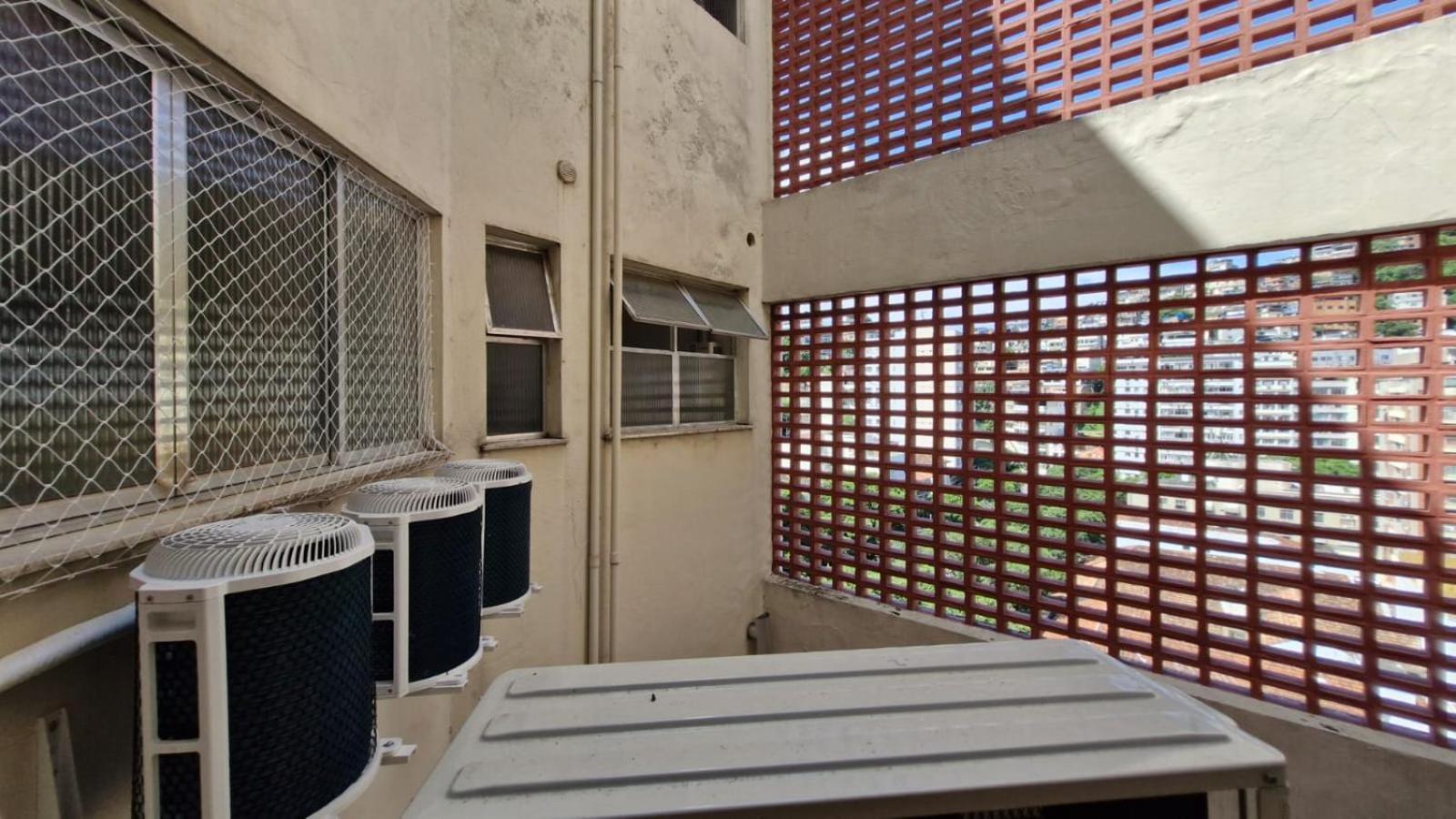 Rua Santa Clara Andar Alto Vista Livre Com Garagem * Rio de Janeiro